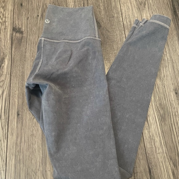 Vintage grey Lulu lemon size 2 leggings - Picture 2 of 3